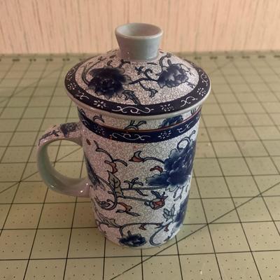 Asian Floral Blue and white tea cup with filter + 2 vases
