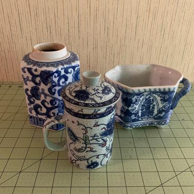 Asian Floral Blue and white tea cup with filter + 2 vases