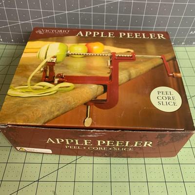 Johnny Apple Peeler by VICTORIO VKP1011, Cast Iron, Clamp Base
