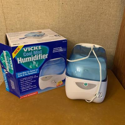 Vicks V3100-CAN 1.0Gal Cool Mist Humidifier 
