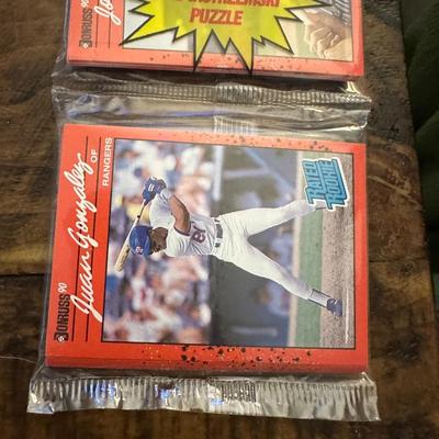 1990 DONRUSS HANGERS (2)