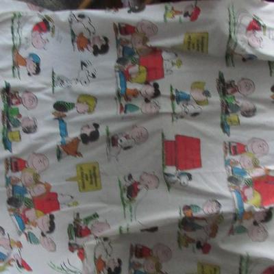 Lot 253: Vintage Huge Shower Curtain, Charlie Brown/Peanuts, 1971 Montgommery Ward, Muslin