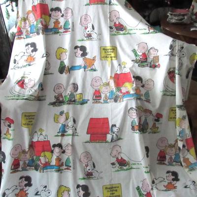 Lot 253: Vintage Huge Shower Curtain, Charlie Brown/Peanuts, 1971 Montgommery Ward, Muslin