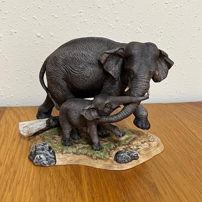 LENOX ~ Wildlife Of The Seven Continents ~ Porcelain â€œElephantsâ€ Figurine