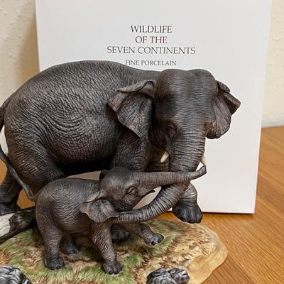 LENOX ~ Wildlife Of The Seven Continents ~ Porcelain â€œElephantsâ€ Figurine