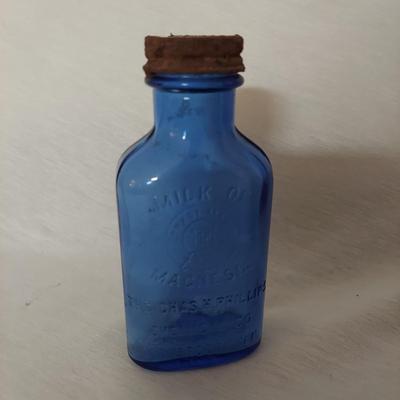 Vintage Tins and Bottles (GR-BBL)