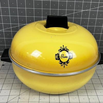 West Bend Bun Warmer, Yellow Metal with Stem Tray inside. 