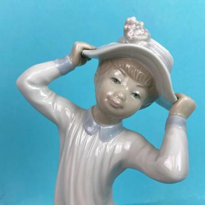 LLADRO GIRL WITH HAT 1147 PORCELAIN FIGURINE RETIRED 
