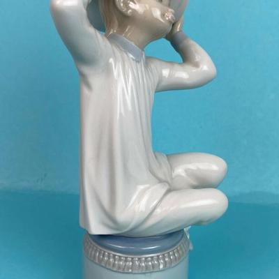 LLADRO GIRL WITH HAT 1147 PORCELAIN FIGURINE RETIRED 