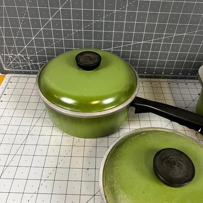 3 Avocado Cast Aluminum With Lid Pots and Pans