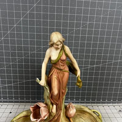 Royal Dux Lady