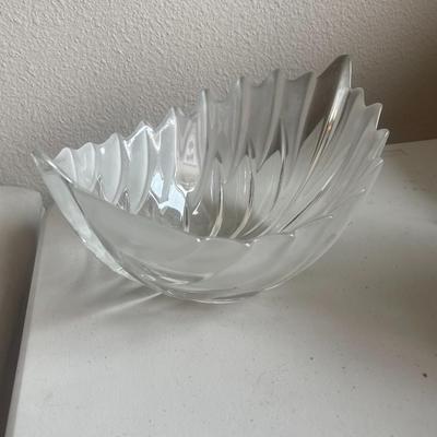 GLASS LEAF BOWL