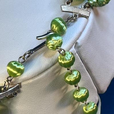 VINTAGE DOUBLE STRAND NECKLACE FEAT. GREEN GOURD-LIKE BEADS