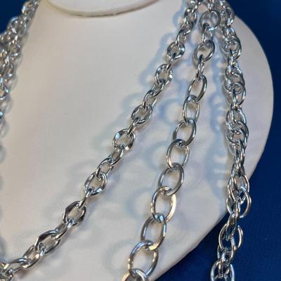 TRIPLE STRAND 3 LENGTHS SHINY LIGHTWEIGHT METAL NECKLACE