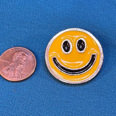 ENAMELED SMILEY FACE PIN 