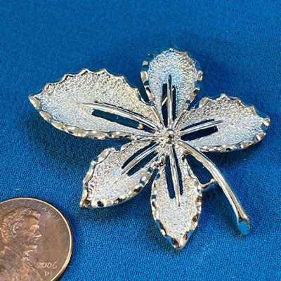 SHINY SILVERTONE LEAF PIN BY SARAH COVENTRY 