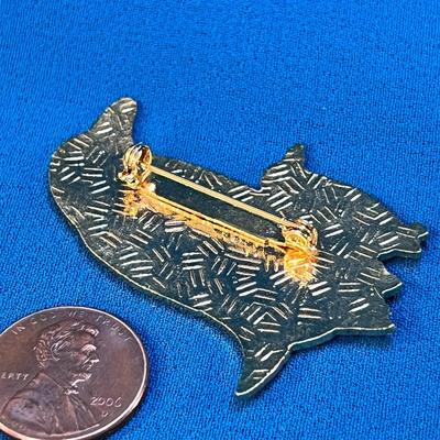 BEAUTIFUL ENAMELED PENGUINS PIN