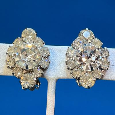 POSH RHINESTONE DIAMOND SHAPED EARRINGS LARGE CENTER STONE