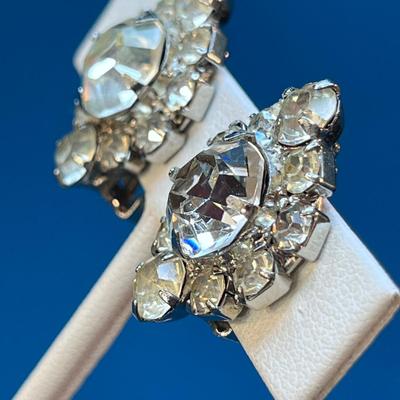 POSH RHINESTONE DIAMOND SHAPED EARRINGS LARGE CENTER STONE