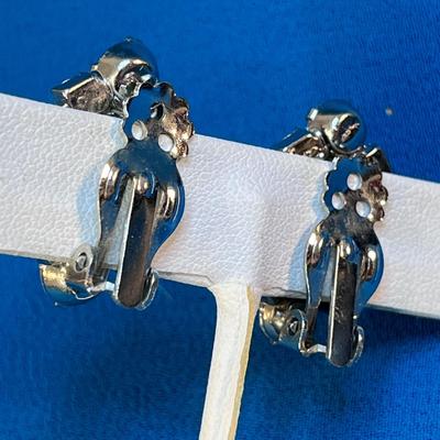 POSH RHINESTONE DIAMOND SHAPED EARRINGS LARGE CENTER STONE