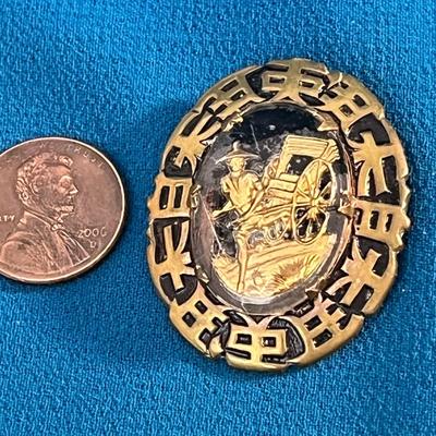 CHINESE STYLE VINTAGE BROOCH RICKSHAW SCENE IN CENTER MEDALLION