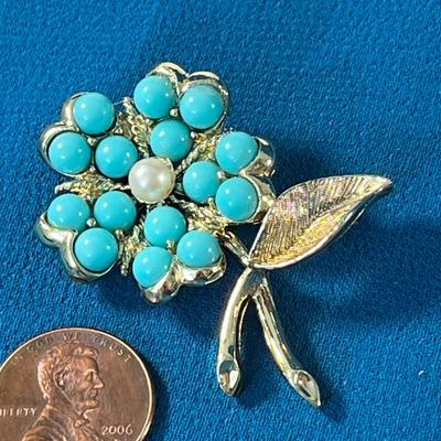 SARAH COVENTRY TURQUOISE COLORED BEADED FLOWER PIN 