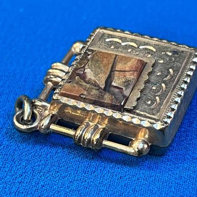 UNUSUAL TRULY VICTORIAN PENDANT GOLD PLATED w/ STONE INSET 