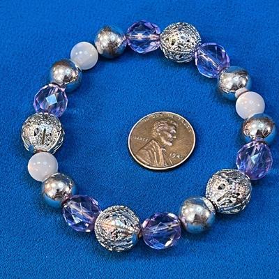 PRETTY PURPLE & SILVER TONE BEADED BRACELET 
