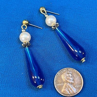 ELEGANT BLUE AND FAUX PEARL DANGLY EARRINGS