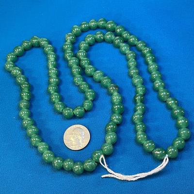 STRING OF GREEN GLASS JADE-LIKE BEADS FOR MAKING JEWELRY