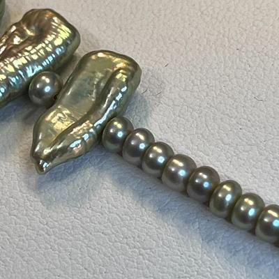 FABULOUS  LUSTROUS SHELL NECKLACE LOVELY IRIDESCENT PALE GREEN