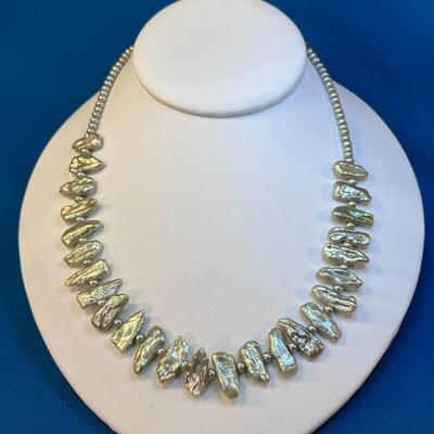 FABULOUS  LUSTROUS SHELL NECKLACE LOVELY IRIDESCENT PALE GREEN