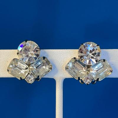 VINTAGE CHUNKY CLEAR RHINESTONE EARRINGS