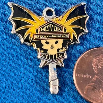 SMALL ENAMELED HARLEY DAVIDSON PENDANT w/BAT WINGS, SKULL
