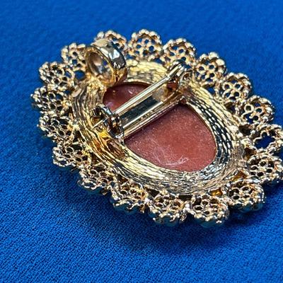LOVELY FAUX CAMEO PIN PENDANT FANCY BORDER NICE DETAIL