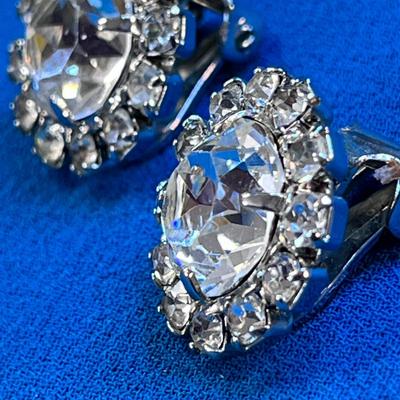 NICE CLEAR RHINESTONE ROUND BUTTON STYLE EARRINGS