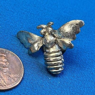 COOL SILVER TONE BEE PIN