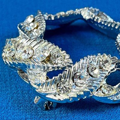 SPARKLY RHINESTONE WREATH STYLE PIN BROOCH