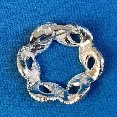 SPARKLY RHINESTONE WREATH STYLE PIN BROOCH