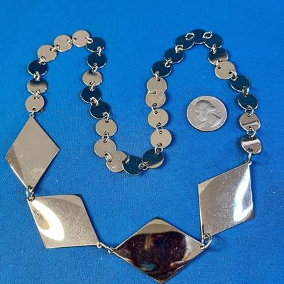MODERN STYLE SHINY CIRCLE AND DIAMOND SHAPES NECKLACE