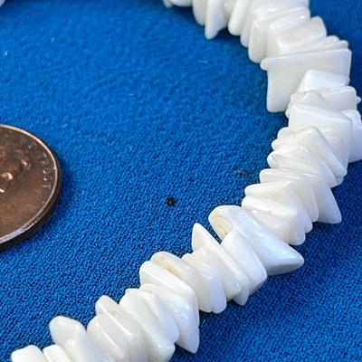 BITS OF WHITE POLISHED SEASHELL BEADS BRACELET