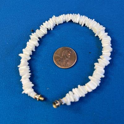 BITS OF WHITE POLISHED SEASHELL BEADS BRACELET