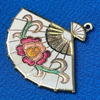 LOVELY CLOISONNE FLORAL FAN CHARM