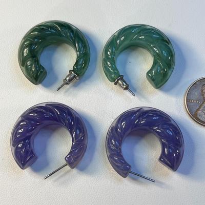 2 PAIR PURPLE, GREEN FAUX JADE TEXTURED HOOP EARRINGS