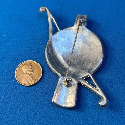 COOL AMERICAN INDIAN WAR PIN QUIVER OF ARROWS, BOW, SHIELD