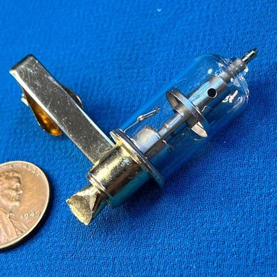 REALLY COOL VINTAGE RADIO TUBE TIE CLIP VERY UNUSUAL!