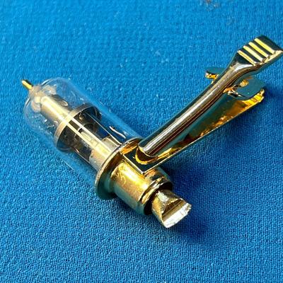 REALLY COOL VINTAGE RADIO TUBE TIE CLIP VERY UNUSUAL!