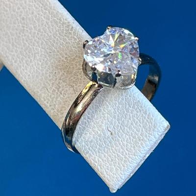 PRETTY HEART SHAPED IMITATION DIAMOND SOLITAIRE RING