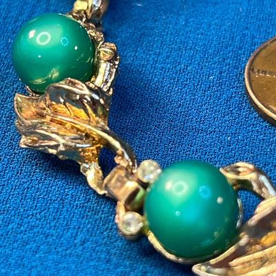 CORO LUSTROUS GREEN STONE, RHINESTONE STUDDED LEAFY BRACELET