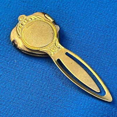 PRETTY LOCKET BOOKMARK FANCY HEART WITH INCISED DECORATION